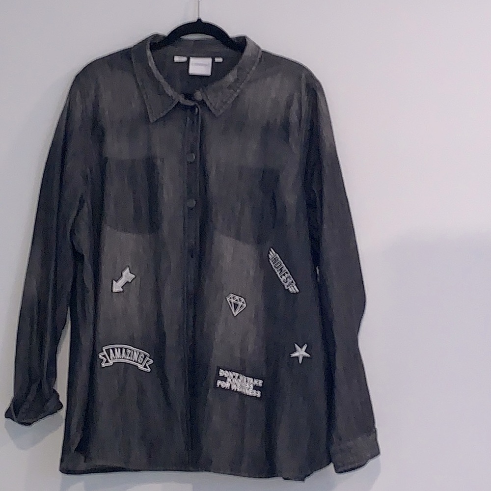 JUNAROSE black denim distressed patch shirt/jacket. Women’s size 24.